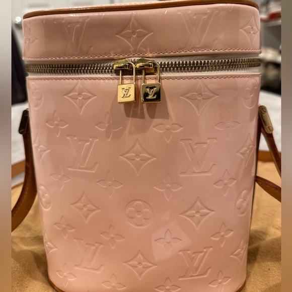Authentic Louis Vuitton pink(“marshmallow”) Vernis Vertical Sullivan Crossbody - Picture 2 of 12